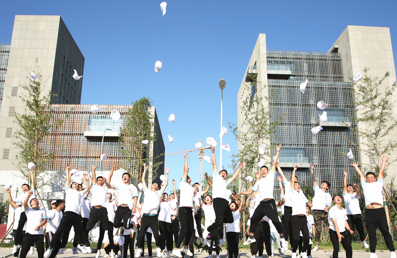 2019年7月1日，北京集团大学生入职培训，洋溢的青春在j9九游会国际继续。